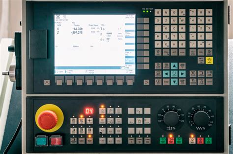 CNC (control numérico por computadora) .